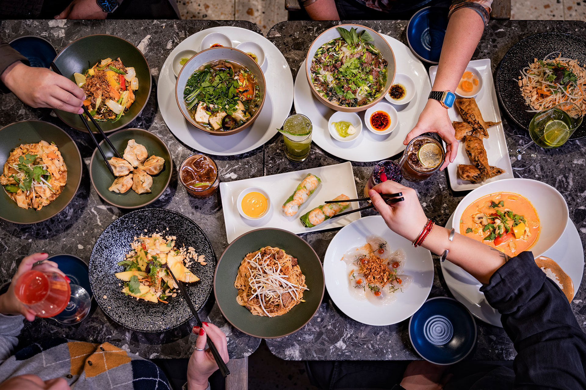 Book a table in Sáo Food & Bar Budapest restaurant and eat asian food and drink.
