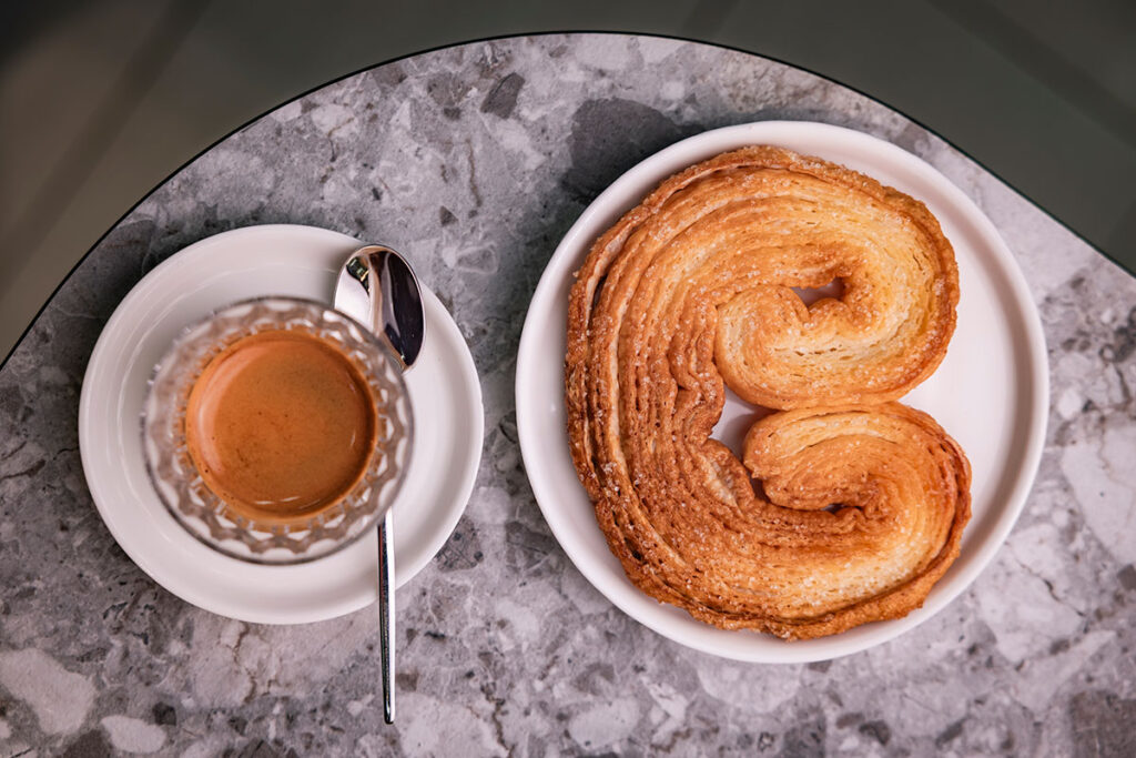 Vietnamese coffee, drink, fermented drinks and fresh juice and pastry.
